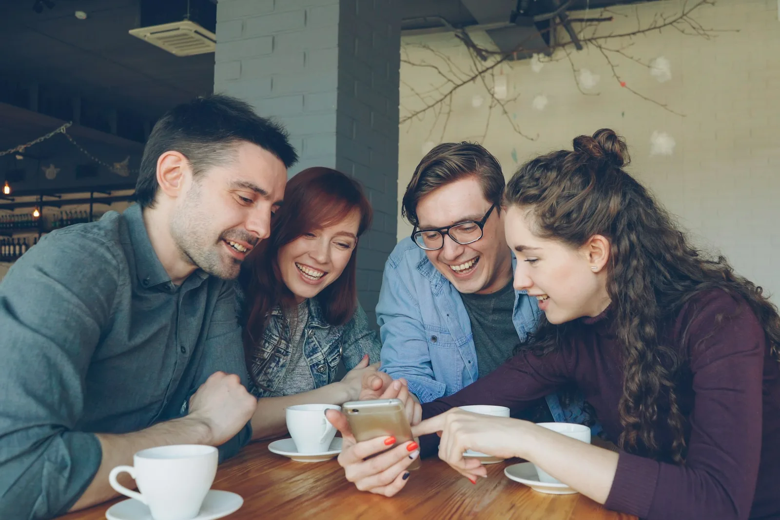 Why People Love Sharing Photos & How Photographers Deliver Memories Today